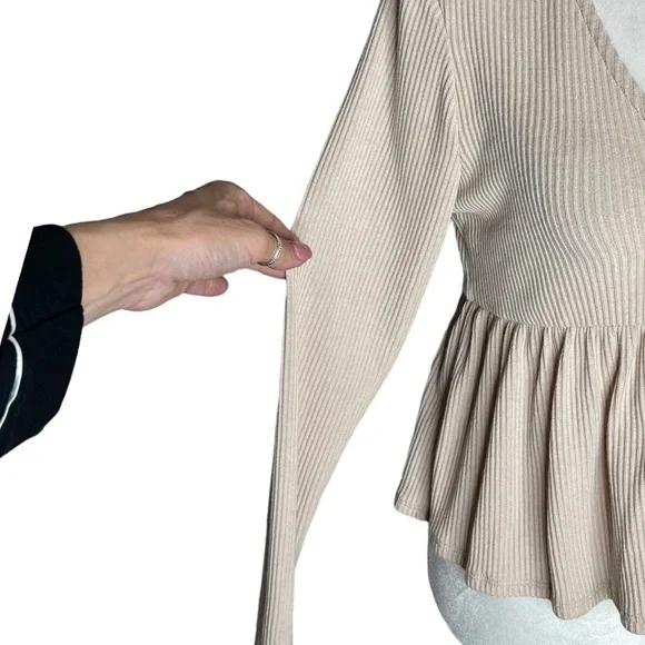 Altat’d State Ribbed Babydoll Cream Top Bishop Sleeves Size Medium NWT - Picture 4 of 13